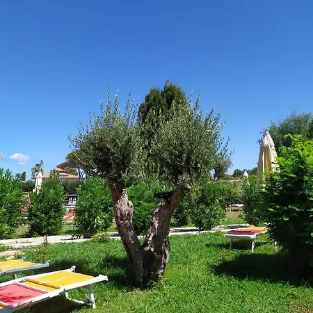 Vardano Aparthotel 3*