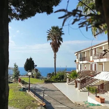 Aparthotel Vardano *