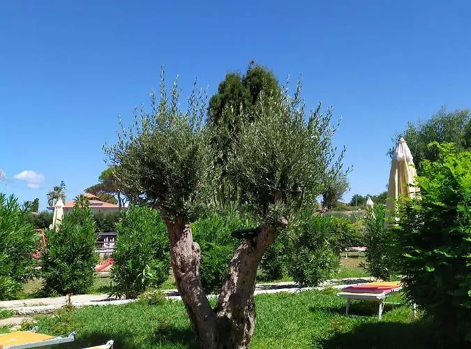 Vardano Aparthotel 3*